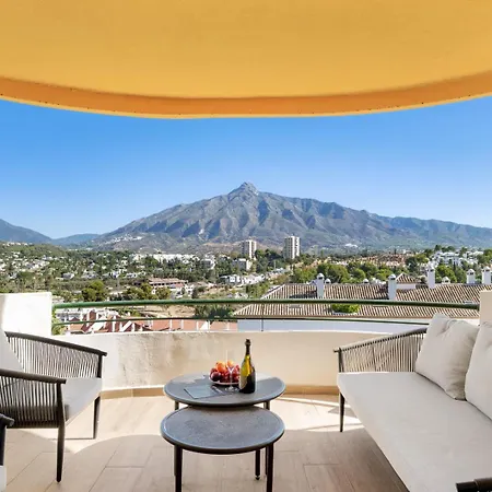 アパートホテル Molo Residences Boutique At Senorio マルベーリャ