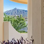 Molo Residences Boutique At Senorio Aparthotel 4*